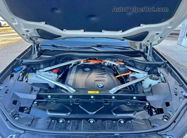 5UX43EU01S9Y38941 2025 BMW X5 White წინა პანელის ხედი