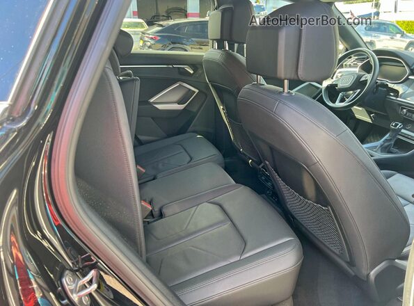 WA1DECF34R1094102 2024 AUDI Q3 Black 