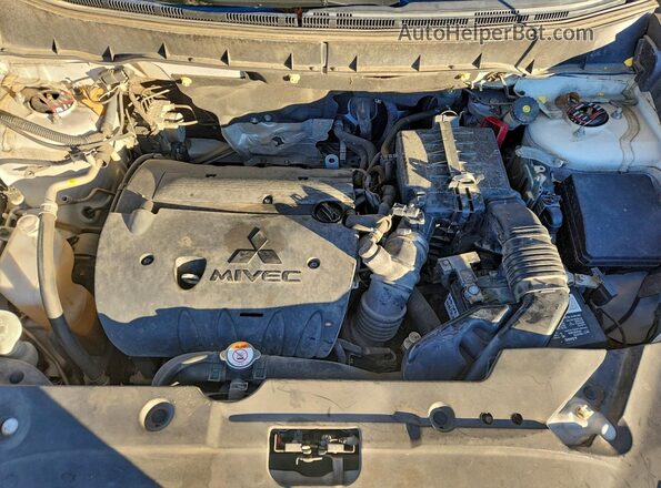 JA4AP3AU4HZ047052 2017 MITSUBISHI OUTLANDER White 