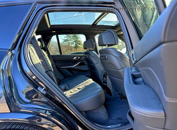 5UXJU4C08M9G37880 2021 BMW X5 Black Front interior view