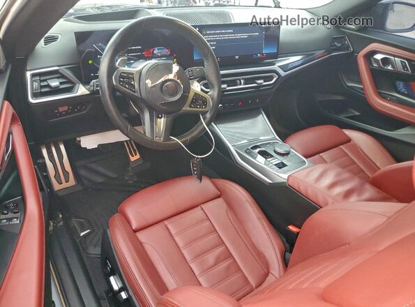 3MW53CM01P8D12219 2023 BMW M2 Purple Vista del cuadro de instrumentos