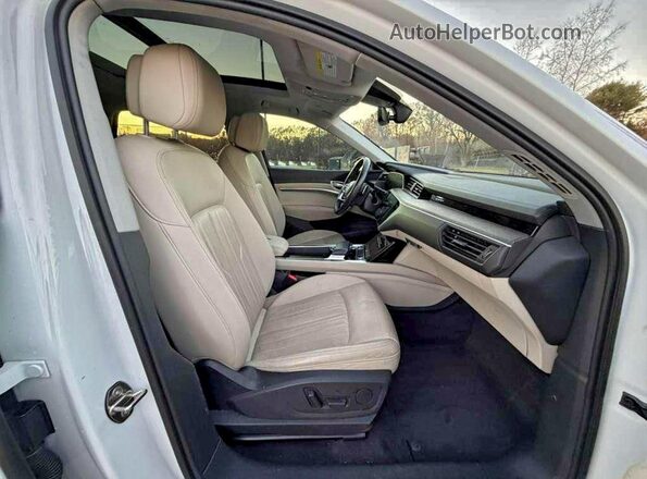 WA1AAAGE8MB010286 2021 AUDI E-TRON White Вид спереду