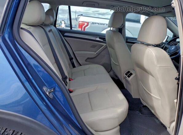 3VWH17AU9HM509472 2017 VOLKSWAGEN GOLF Синий Вид задней части салона