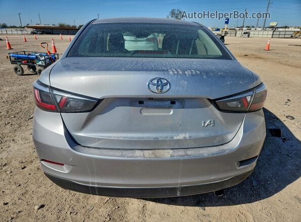 3MYDLBYV9JY317272 2018 TOYOTA YARIS Silver 