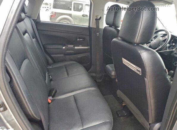 JA4AP4AW2JU002184 2018 MITSUBISHI OUTLANDER Gray ძრავის განყოფილების ხედი
