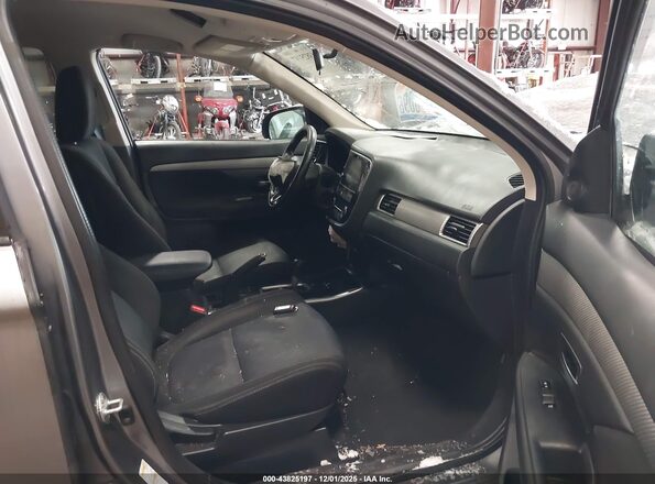 JA4AD3A30JJ002145 2018 MITSUBISHI OUTLANDER Серый Вид салона спереди