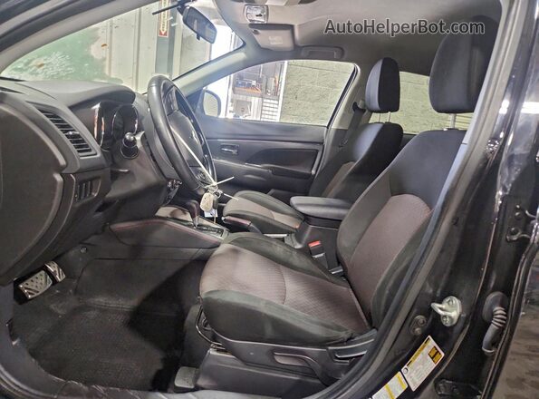 JA4AP3AU2JU016319 2018 MITSUBISHI OUTLANDER Черный Вид салона спереди