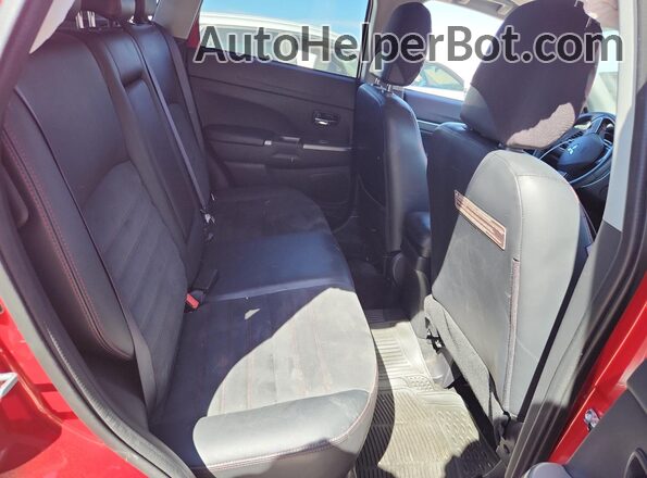 JA4AP3AW5JU015053 2018 MITSUBISHI OUTLANDER Red Widok tylnych siedzeń
