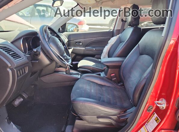 JA4AP3AW5JU015053 2018 MITSUBISHI OUTLANDER Red Widok wnętrza z przodu