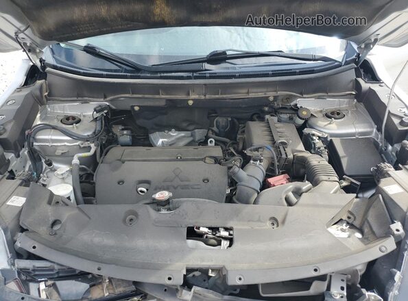 JA4AP4AU7LU022643 2020 MITSUBISHI OUTLANDER Silver Vista del compartimento del motor