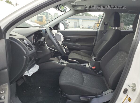 JA4APUAU6MU004751 2021 MITSUBISHI OUTLANDER Белый Вид салона спереди