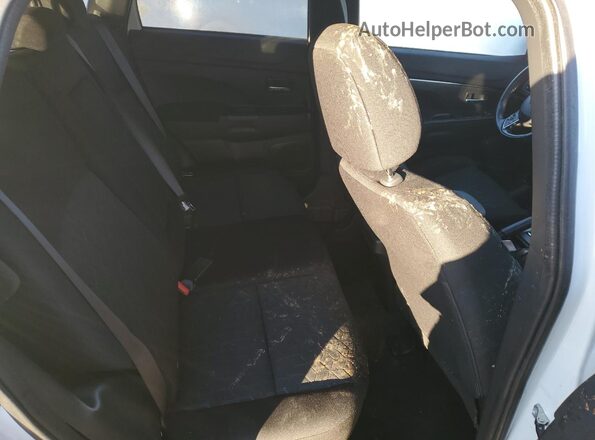 JA4APUAU9MU014030 2021 MITSUBISHI OUTLANDER White Vista interior trasera