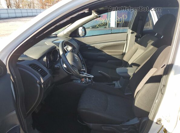JA4APUAU9MU014030 2021 MITSUBISHI OUTLANDER White Vista interior delantera