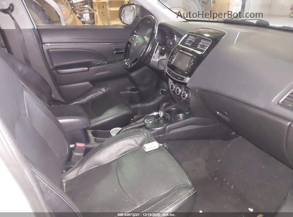 JA4AR4AW0HZ049446 2017 MITSUBISHI OUTLANDER SPORT Белый Вид салона спереди