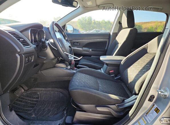 JA4ARUAU2MU022996 2021 MITSUBISHI OUTLANDER Silver Widok wnętrza z przodu