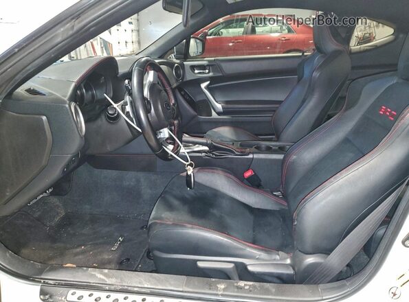 JF1ZCAC12J8601718 2018 SUBARU BRZ White 
