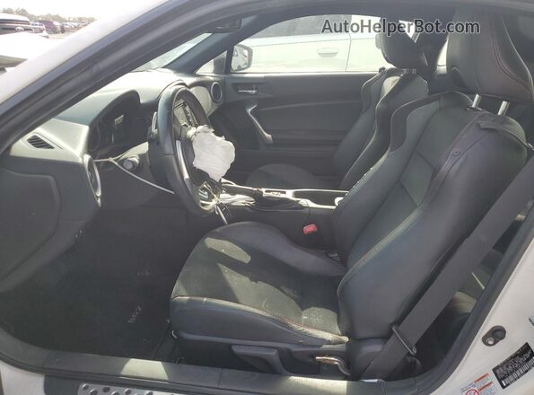 JF1ZCAC13G8604880 2016 SUBARU BRZ White Вид салону спереду