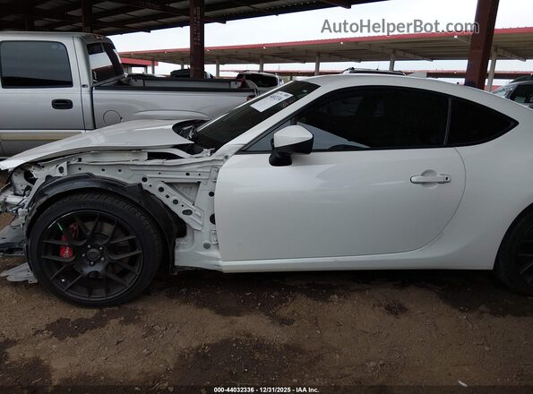 JF1ZCAC1XH9605570 2017 SUBARU BRZ White 