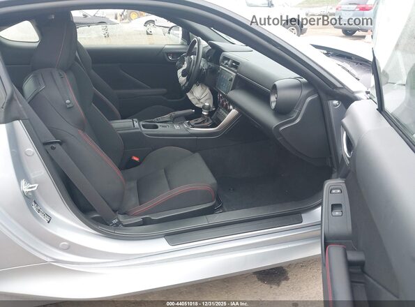 JF1ZDBC18P8704170 2023 SUBARU BRZ Серебряный Вид салона спереди