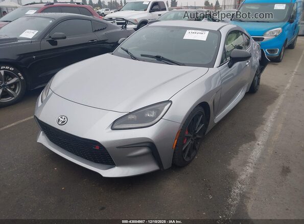 JF1ZNBE13R8758439 2024 TOYOTA GR86 Silver წინა მარცხენა ხედი სამი მეოთხედიდან