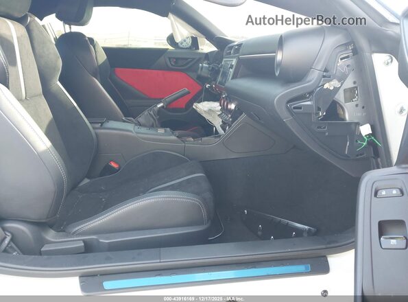 JF1ZNBE14P9762314 2023 TOYOTA GR86 Blue Front interior view