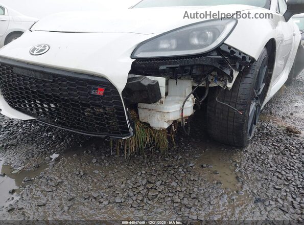 JF1ZNBE17P9753932 2023 TOYOTA GR86 White წინა ხედი