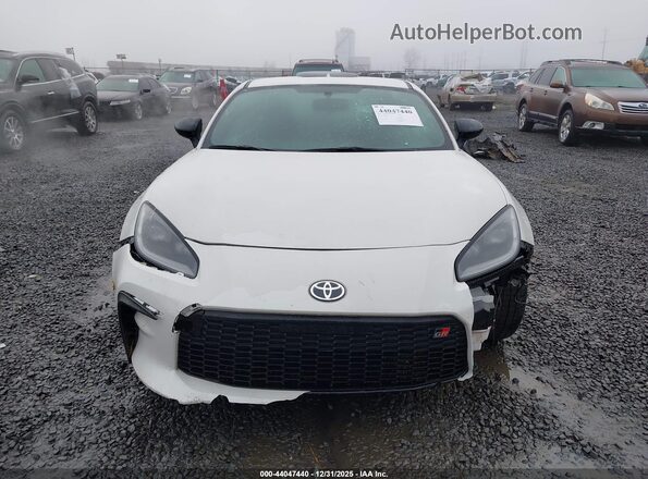JF1ZNBE17P9753932 2023 TOYOTA GR86 White უკანა სალონის ხედი