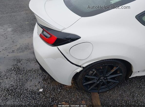 JF1ZNBE17P9753932 2023 TOYOTA GR86 White 