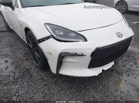 JF1ZNBE17P9753932 2023 TOYOTA GR86 White 