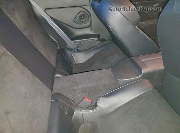 JF1ZNBE17S9753597 2025 TOYOTA GR Red Widok tylnych siedzeń