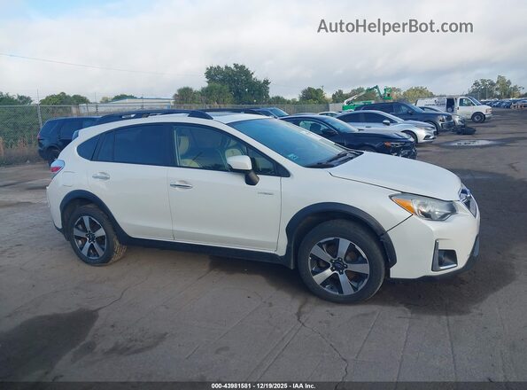 JF2GPBLC2GH223066 2016 SUBARU CROSSTREK HYBRID White Вид задньої частини салону