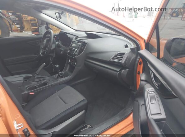 JF2GTAAC3LG220718 2020 SUBARU CROSSTREK Orange Вид салону спереду