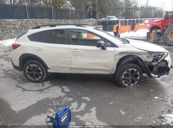 JF2GTABC6NH209711 2022 SUBARU CROSSTREK White Սալոնի հետևի տեսք
