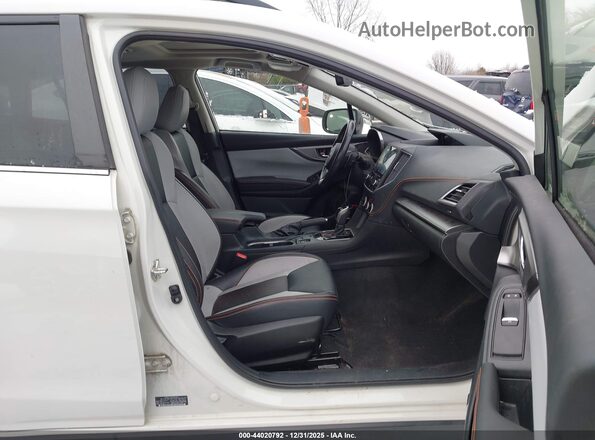 JF2GTHNC1N8215906 2022 SUBARU CROSSTREK Белый Вид салона спереди
