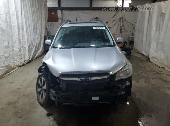 JF2SJAEC0HH417549 2017 SUBARU FORESTER 2.5 Silver Widok z przodu