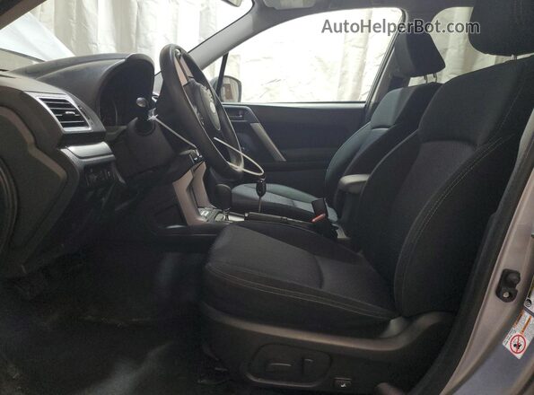 JF2SJAEC0HH417549 2017 SUBARU FORESTER 2.5 Silver Widok wnętrza z przodu