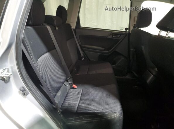 JF2SJAEC0HH417549 2017 SUBARU FORESTER 2.5 Silver Widok wnętrza z tyłu