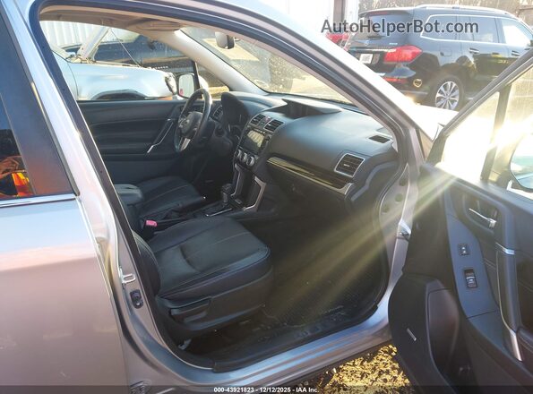 JF2SJATC5HH414925 2017 SUBARU FORESTER 2.5I TO Silver Vista interior delantera