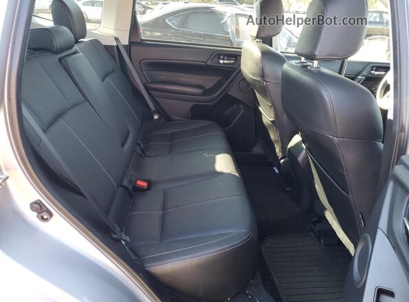 JF2SJAWC0HH525149 2017 SUBARU FORESTER 2.5I TO Silver Widok tylnych siedzeń
