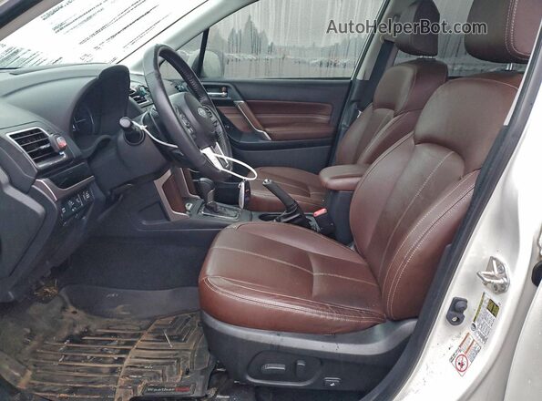 JF2SJGTC7HH419014 2017 SUBARU FORESTER2. White Vista interior delantera