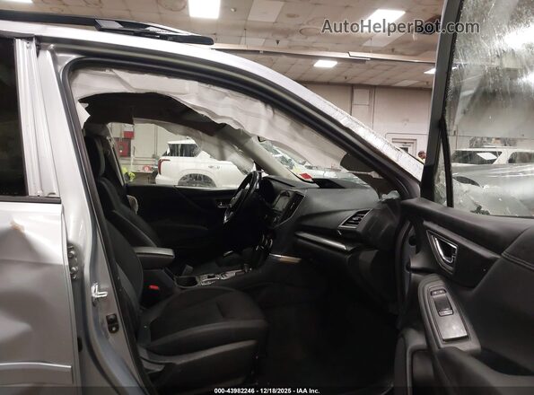 JF2SKADC4RH445080 2024 SUBARU FORESTER Silver Front interior view