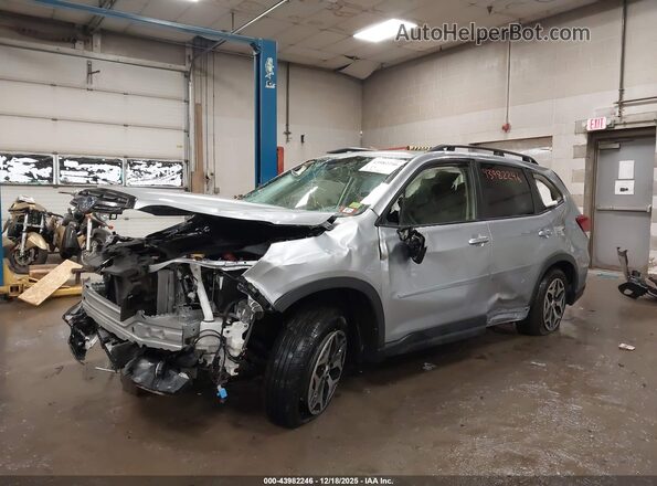 JF2SKADC4RH445080 2024 SUBARU FORESTER Silver 360 interior view