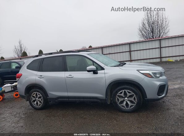 JF2SKAJC2MH526348 2021 SUBARU FORESTER Silver 