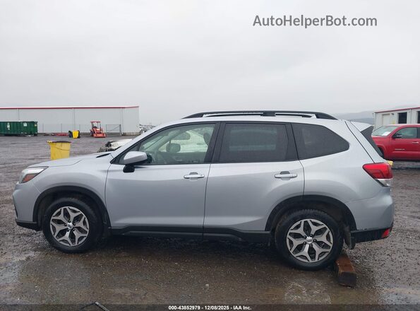 JF2SKAJC2MH526348 2021 SUBARU FORESTER Silver 
