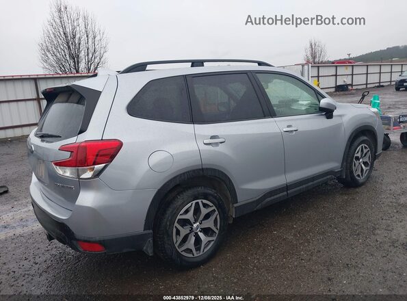 JF2SKAJC2MH526348 2021 SUBARU FORESTER Silver 