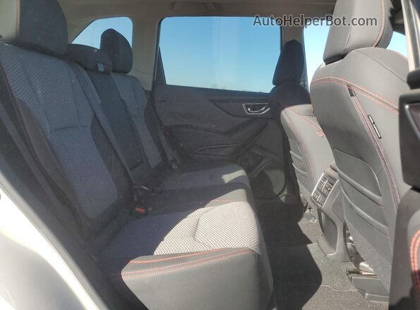 JF2SKARC9MH459428 2021 SUBARU FORESTER White Вид задньої частини салону