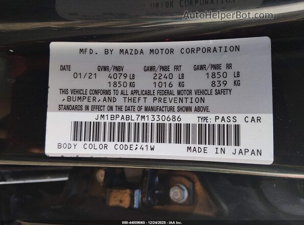 JM1BPABL7M1330686 2021 MAZDA 3 Black Vista del compartimento del motor