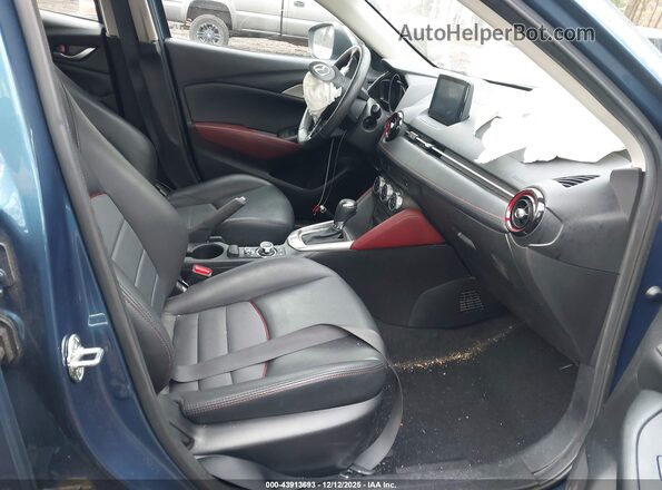 JM1DKFC79J0332222 2018 MAZDA CX-3 Синий Вид салона спереди