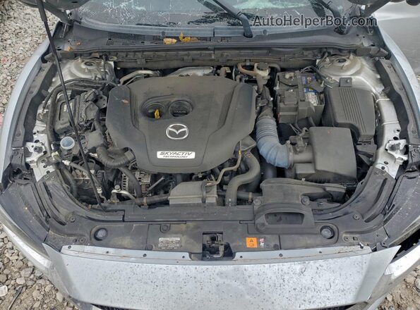JM1GL1XY6J1304338 2018 MAZDA 6 Silver Widok wnętrza z tyłu