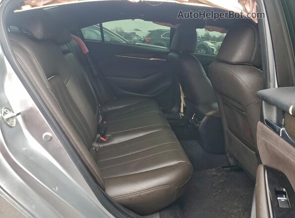 JM1GL1XY6J1304338 2018 MAZDA 6 Silver Widok tylnych siedzeń